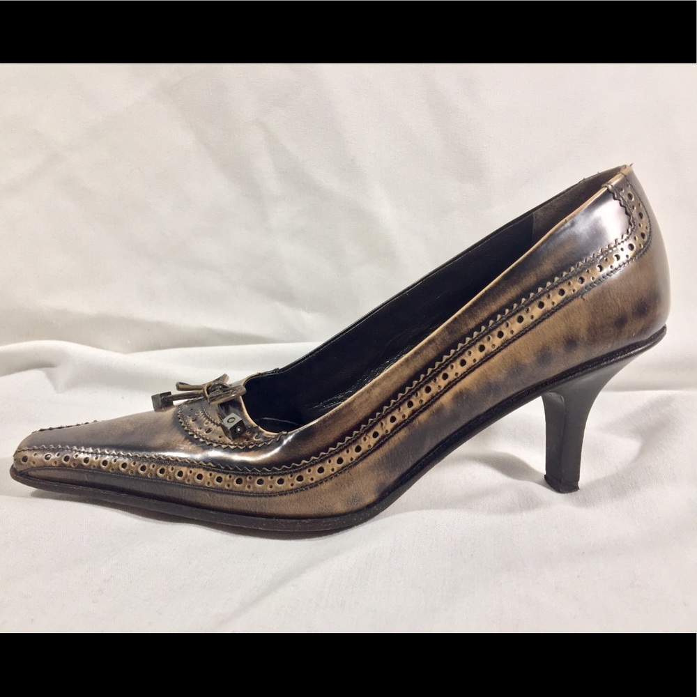 Via Spiga Italian wing tip kitty heels pumps